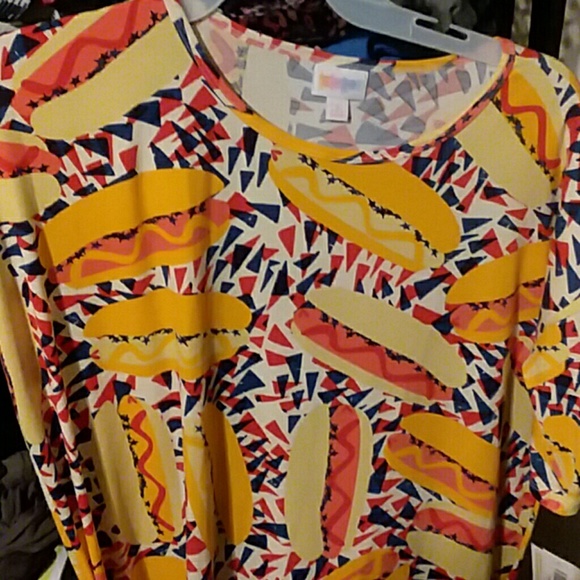Small Lularoe Irma - Picture 1 of 3